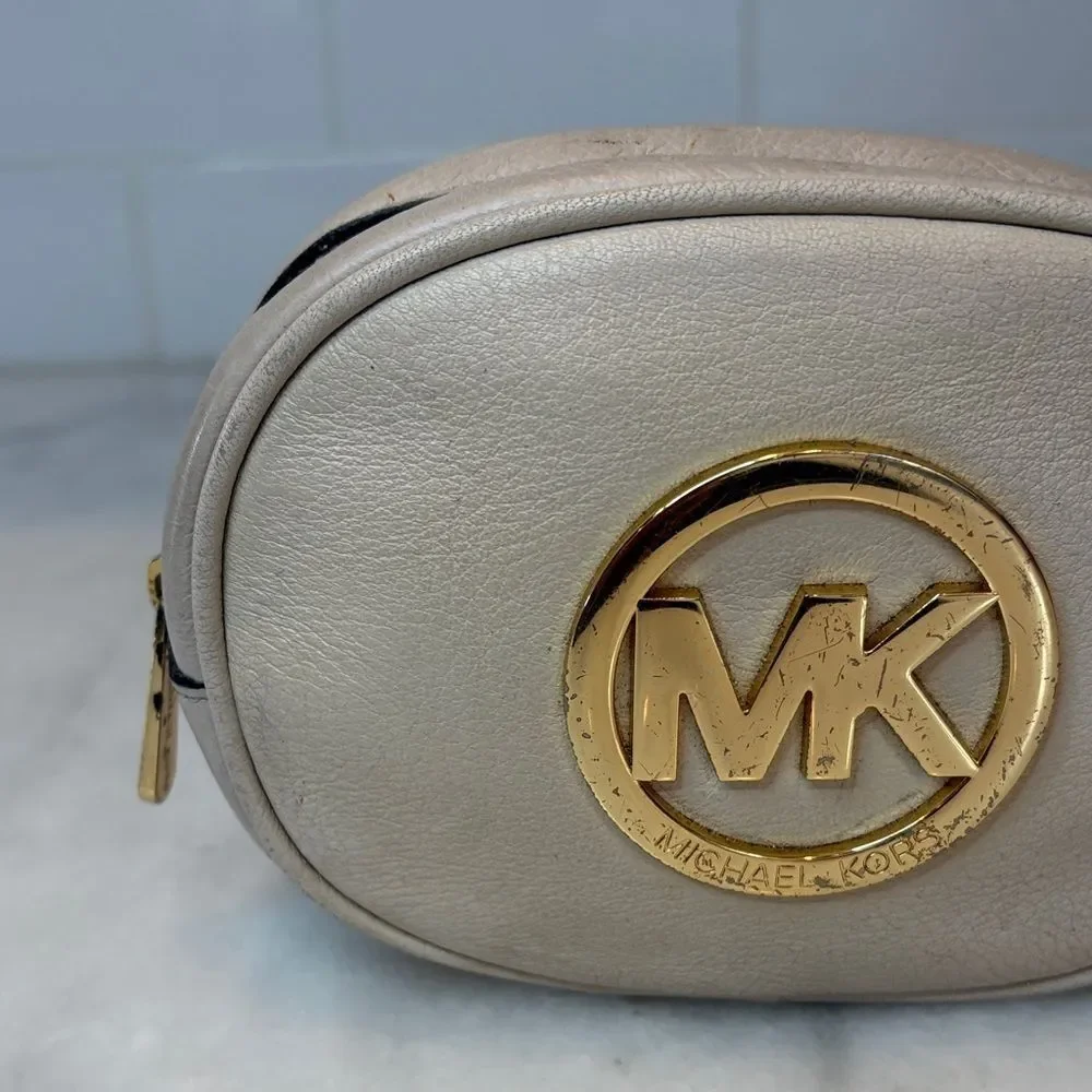 Michael Kors Bag Oval Pebbled Leather Cosmetic Case Pouch Clutch